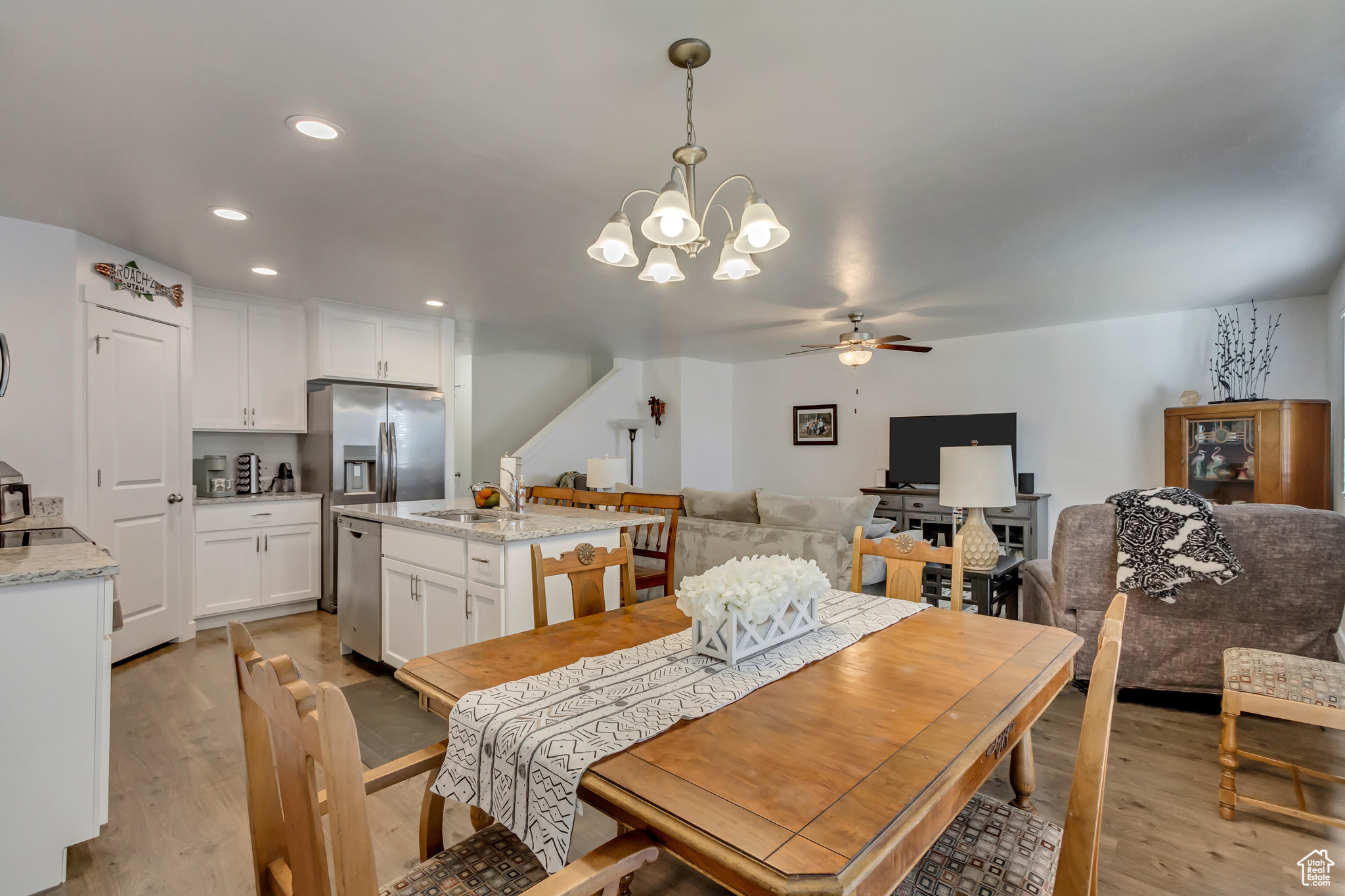 Payson, Utah 84651, United States, 3 Bedrooms Bedrooms, ,3 BathroomsBathrooms,Residential,Pending,8171