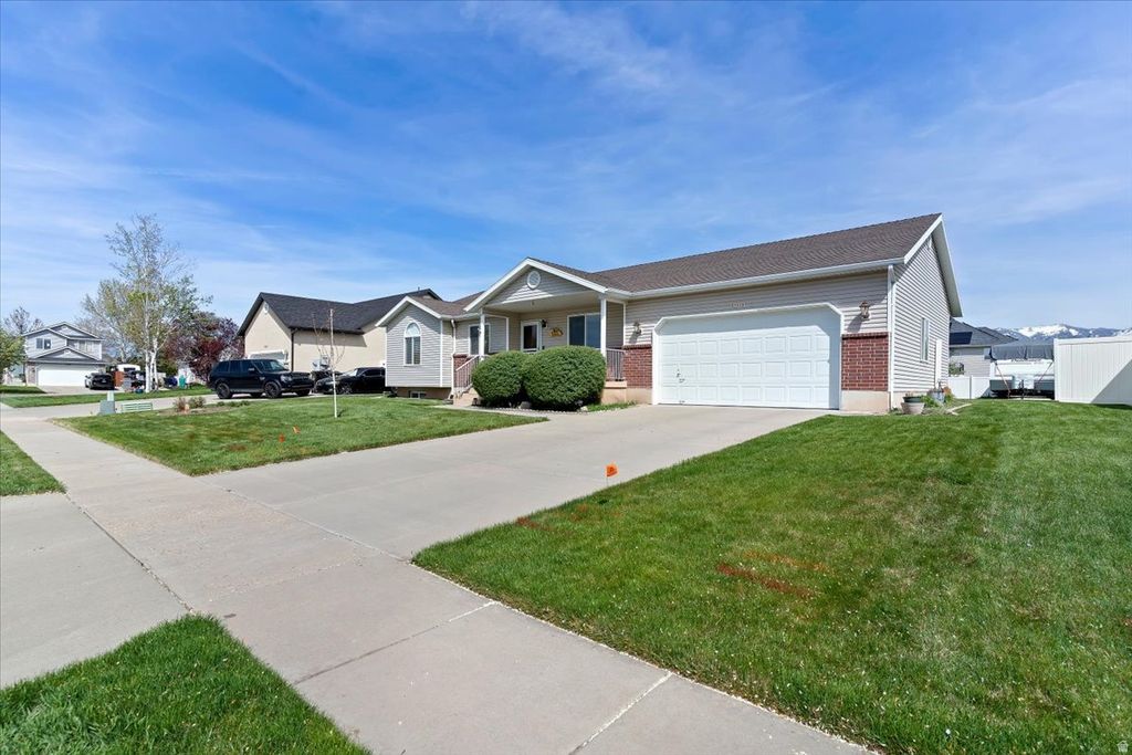 Photo of 2001 S 1800 W, Syracuse, UT 84075 (MLS # 2149260)