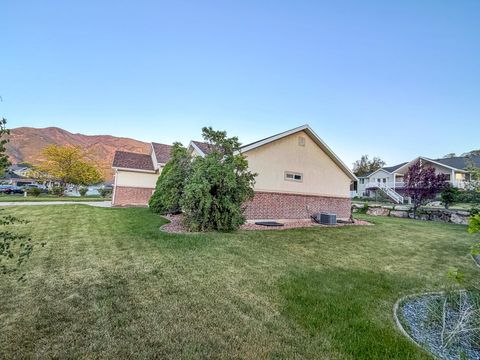 Tiny photo for 1959 DEER RUN DR, South Weber, UT 84405 (MLS # 2158671)