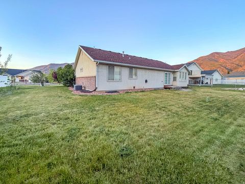 Tiny photo for 1959 DEER RUN DR, South Weber, UT 84405 (MLS # 2158671)