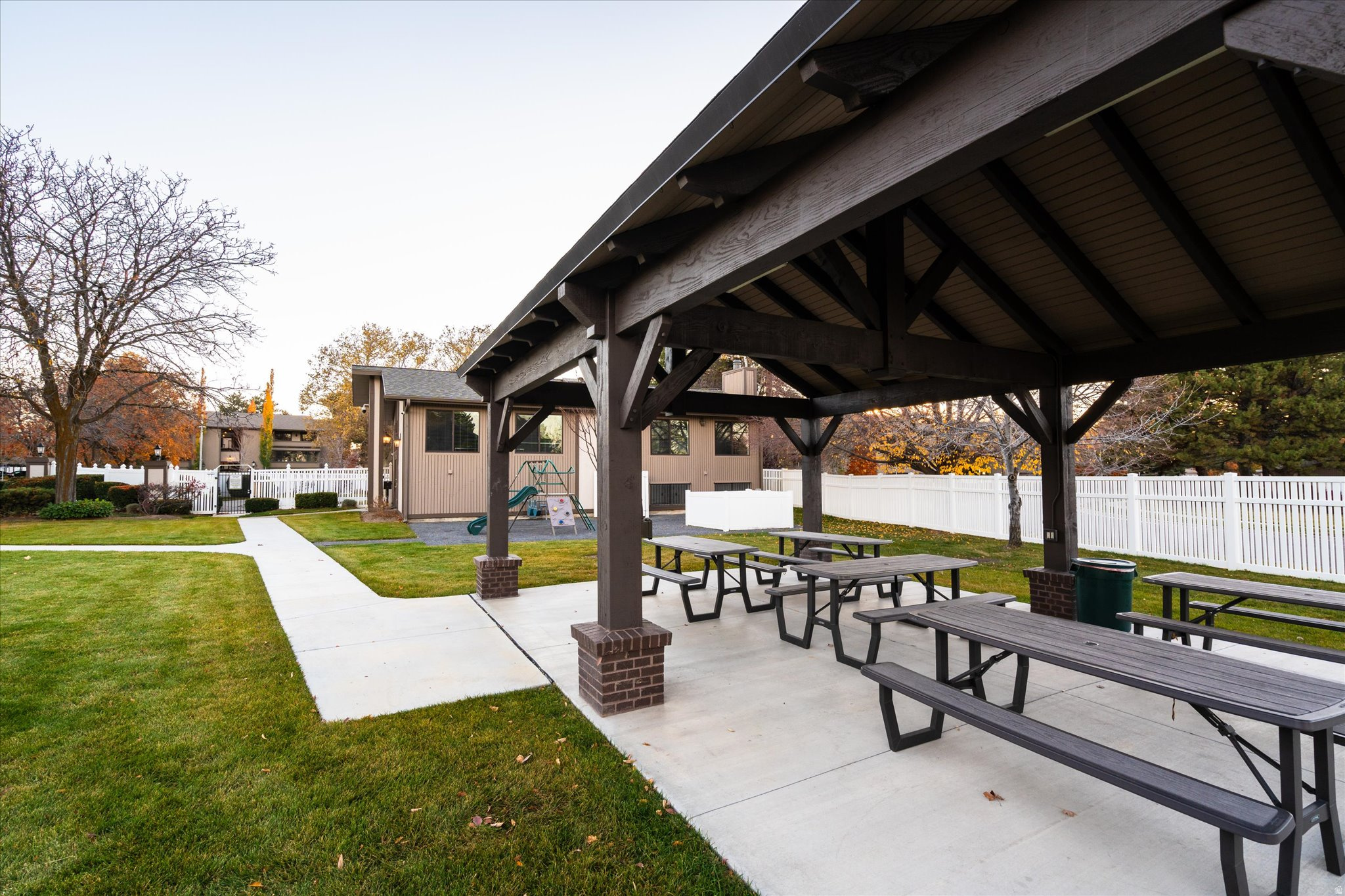 FAIRMEADOWS - Residential