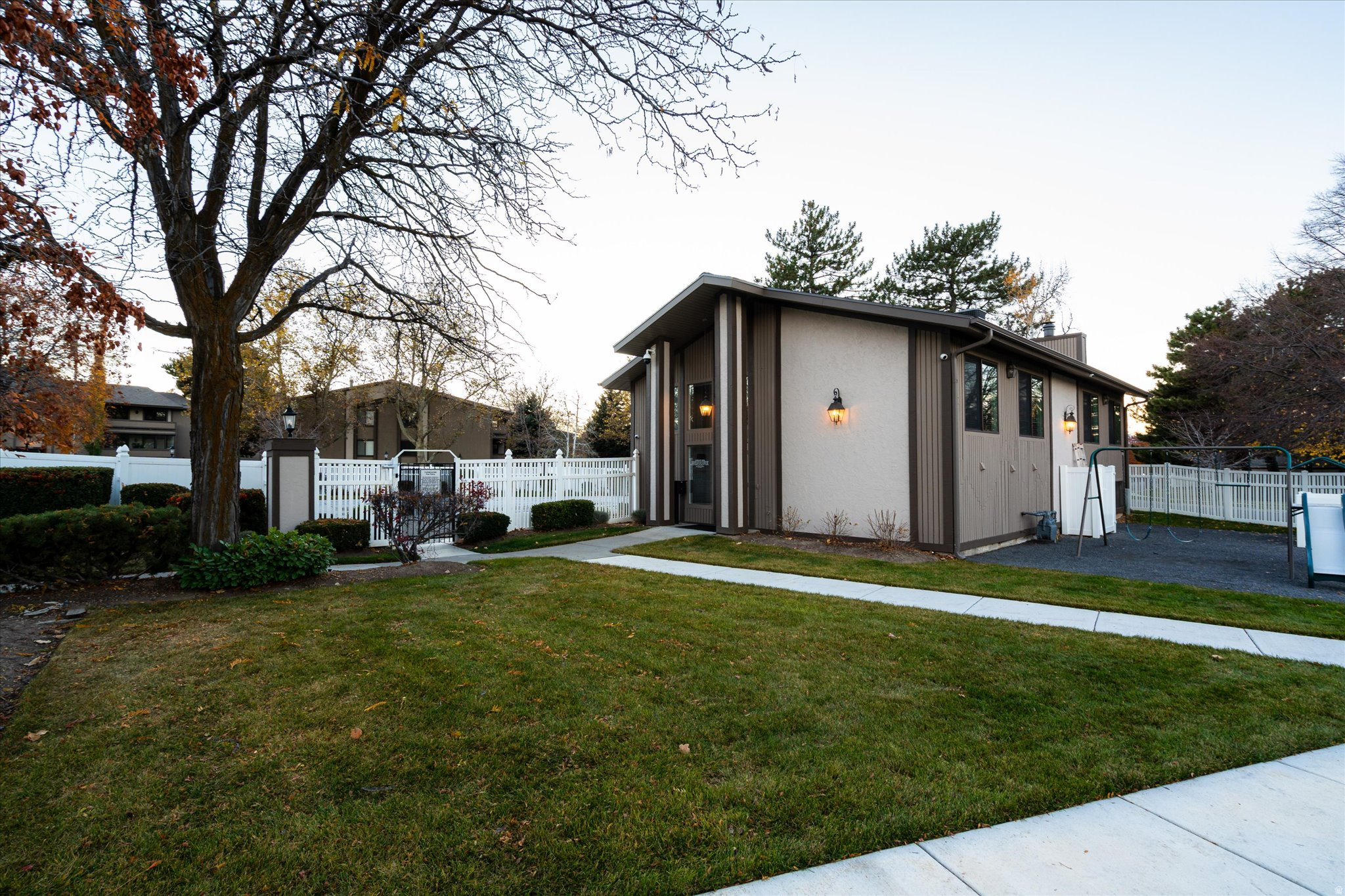 FAIRMEADOWS - Residential