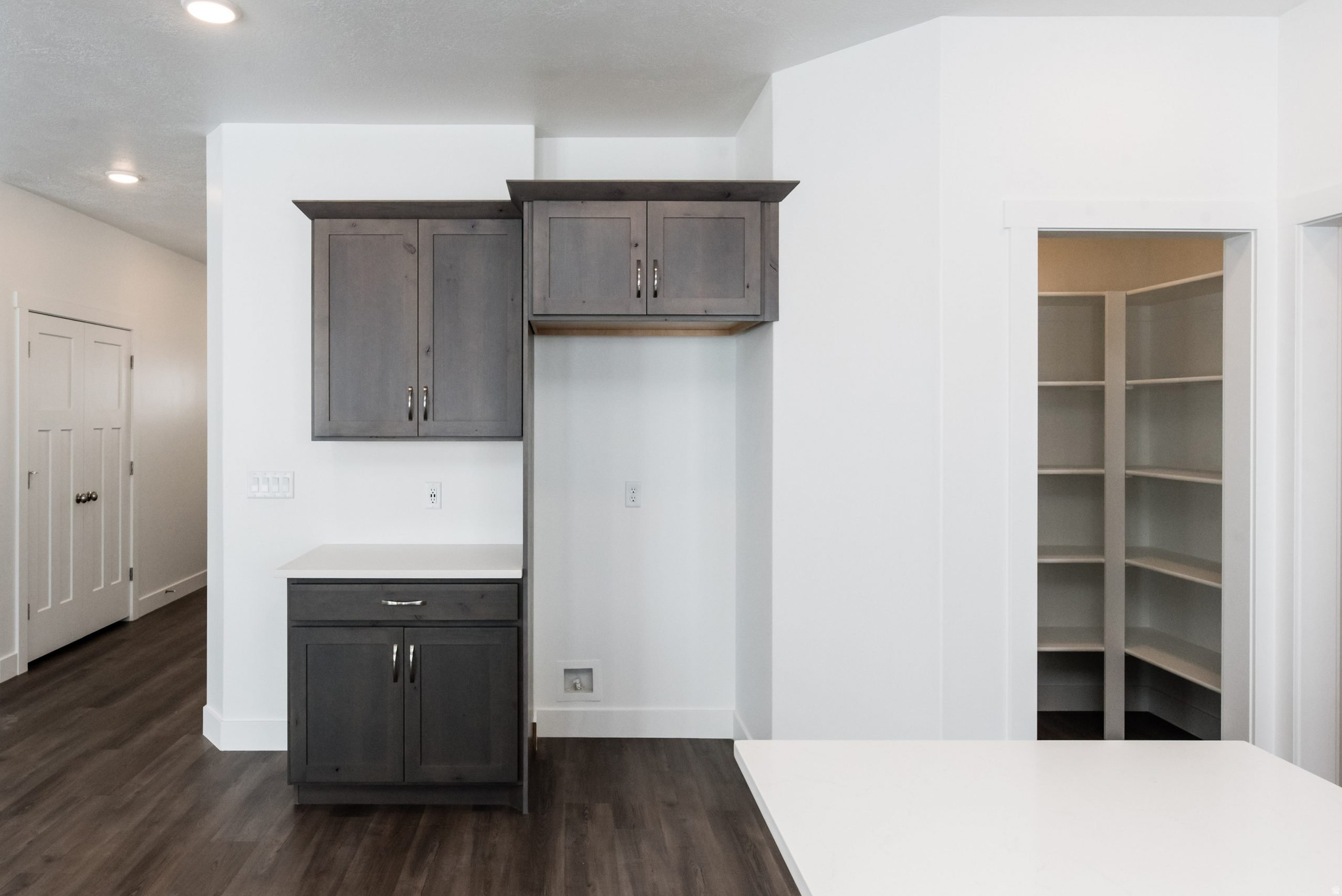 SMILING H - Residential