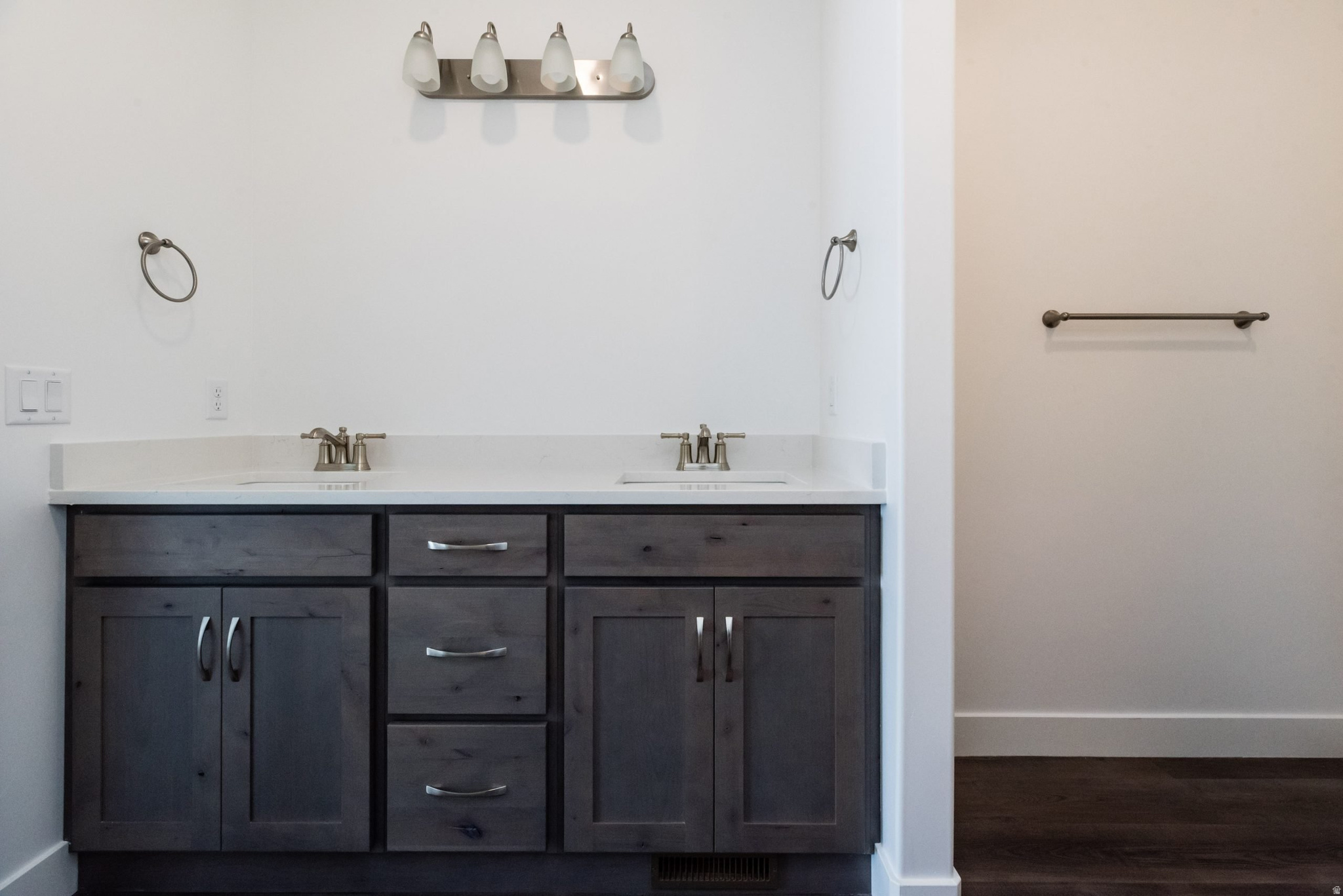 SMILING H - Residential