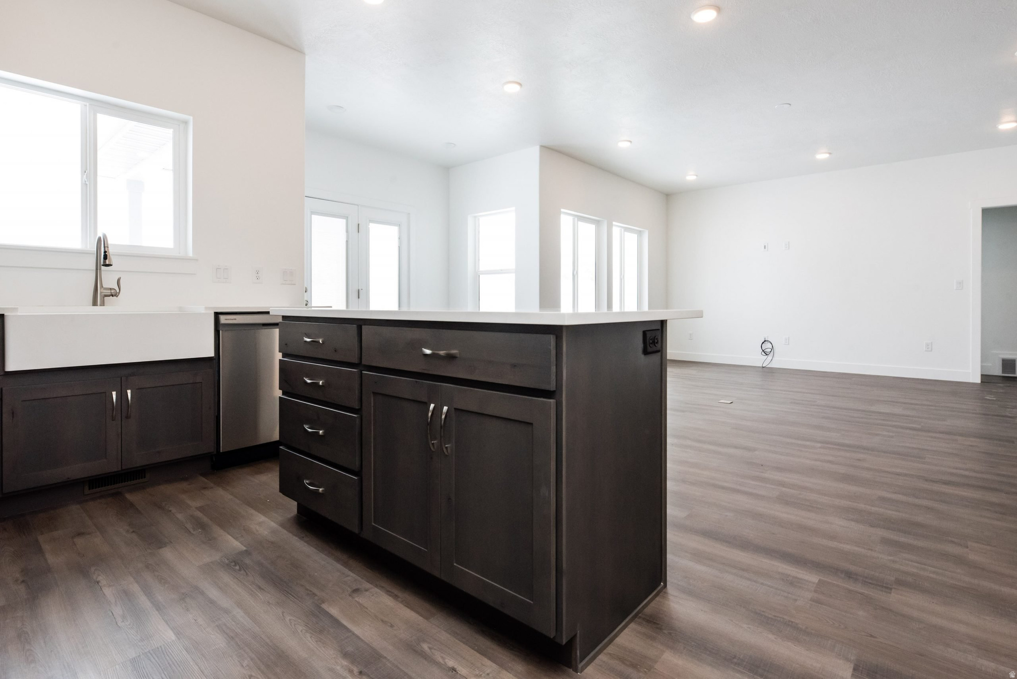 SMILING H - Residential