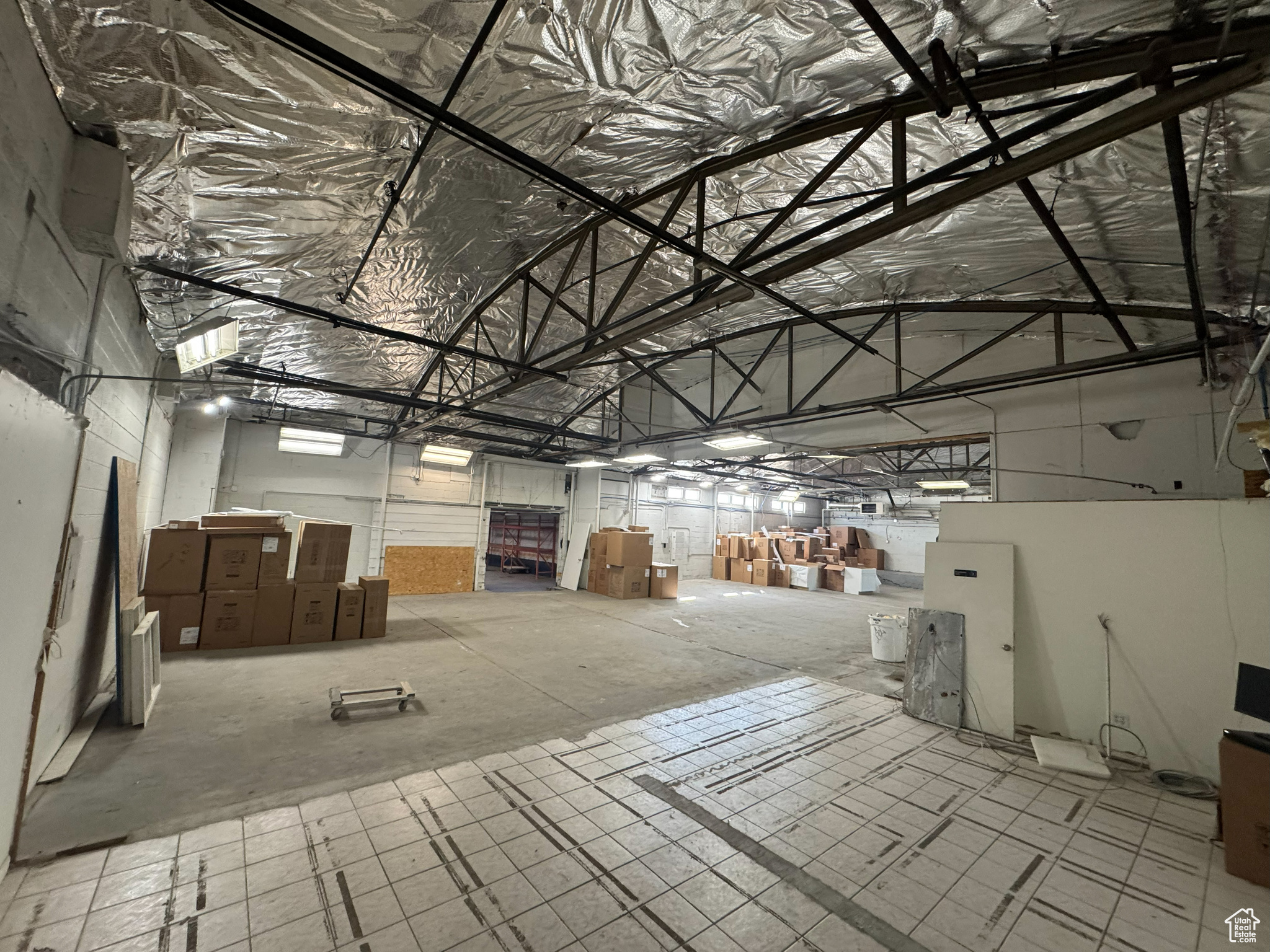 JOHNSONS - Commercial Sale