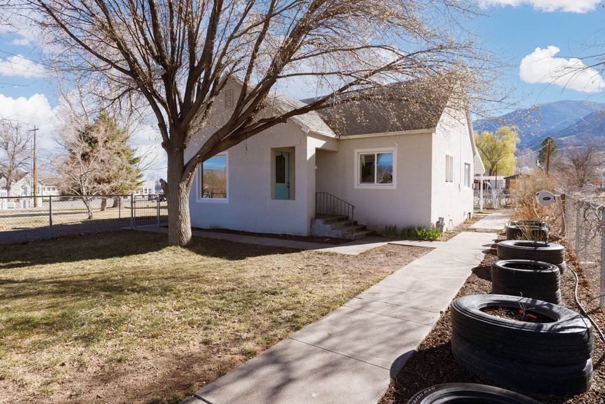 Clean, inviting 2 bed, 1 bath home in the heart of Monroe! 1,430 sq ft, recently updated and move-in ready. Functional layout with bright living space. Long, narrow lot offers room for parking, garden, or small shop. Quiet street, mountain views, and covered parking. Come see it today!