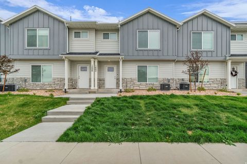 Photo of 1402 N MEADOW LN, Spanish Fork, UT 84660 (MLS # 2150946)