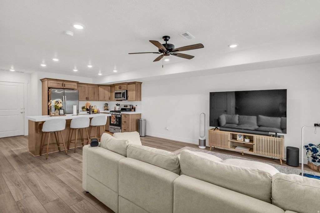 Photo of 1402 N MEADOW LN, Spanish Fork, UT 84660 (MLS # 2150946)