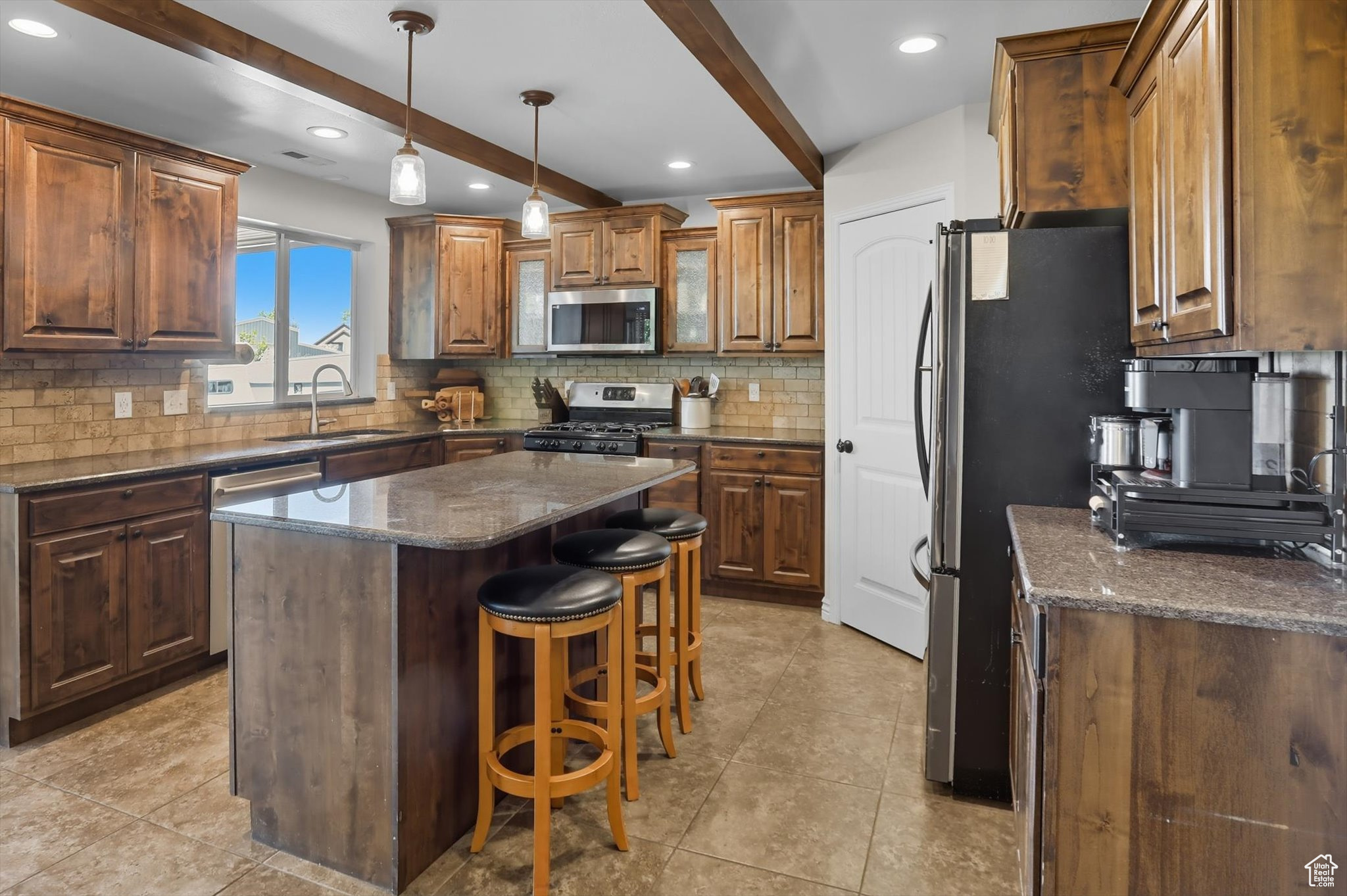 MOUNTAIN SHADOWS - Residential