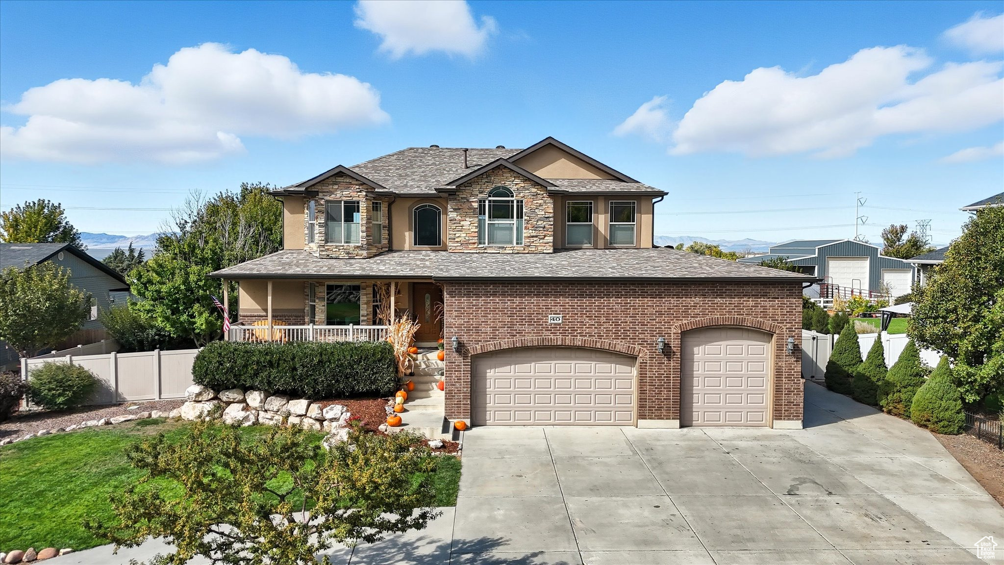 MOUNTAIN SHADOWS - Residential