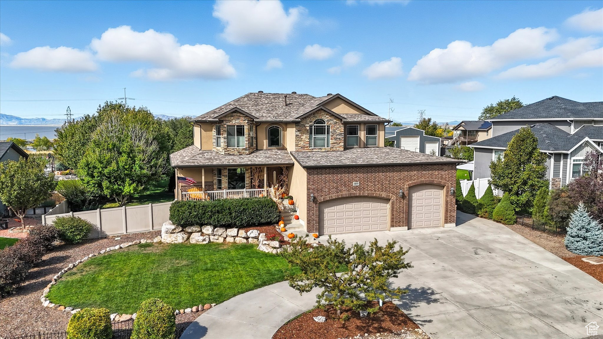 MOUNTAIN SHADOWS - Residential