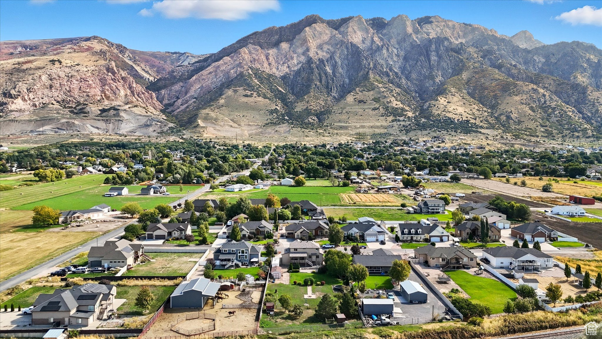 MOUNTAIN SHADOWS - Residential