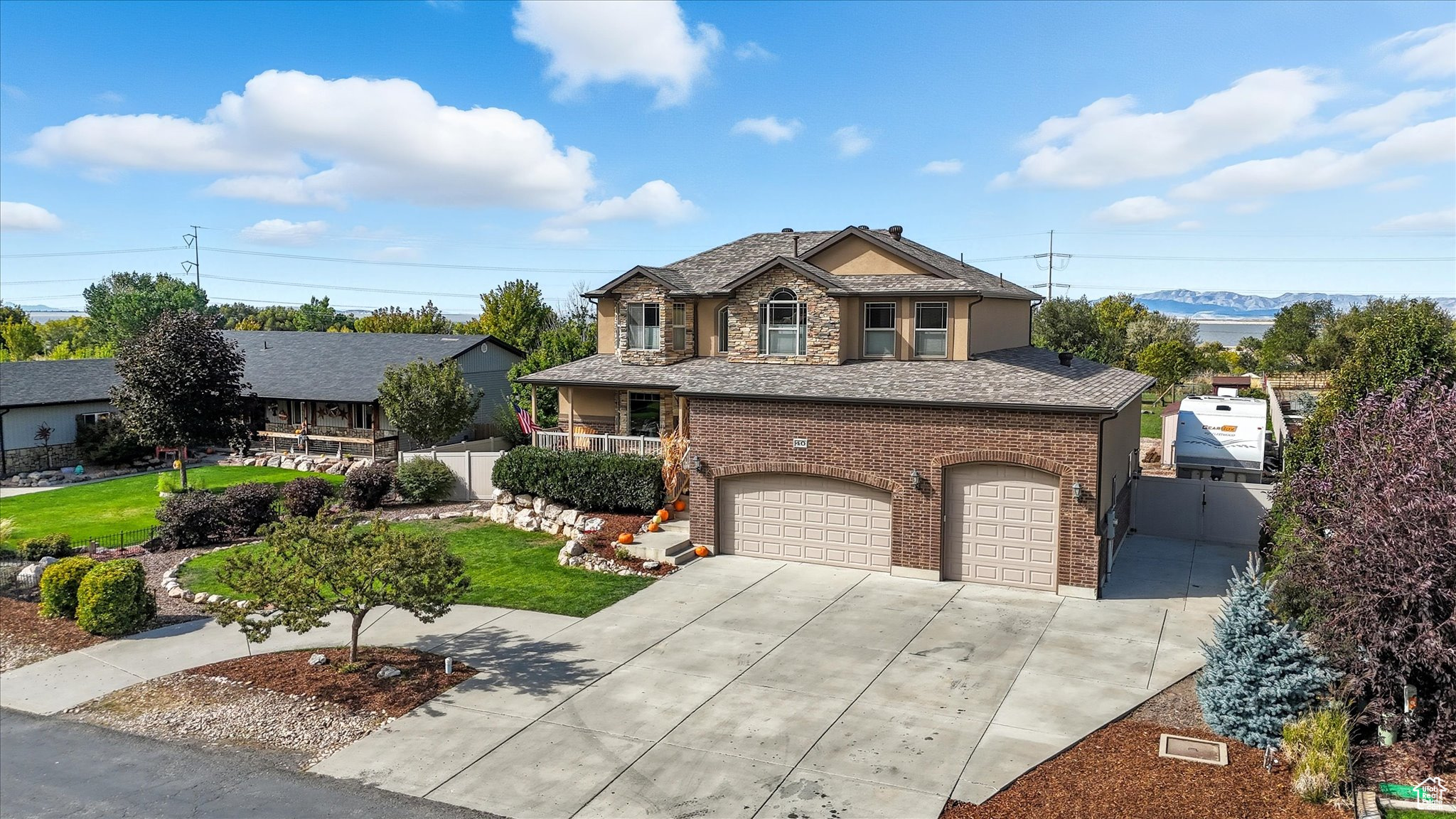 MOUNTAIN SHADOWS - Residential