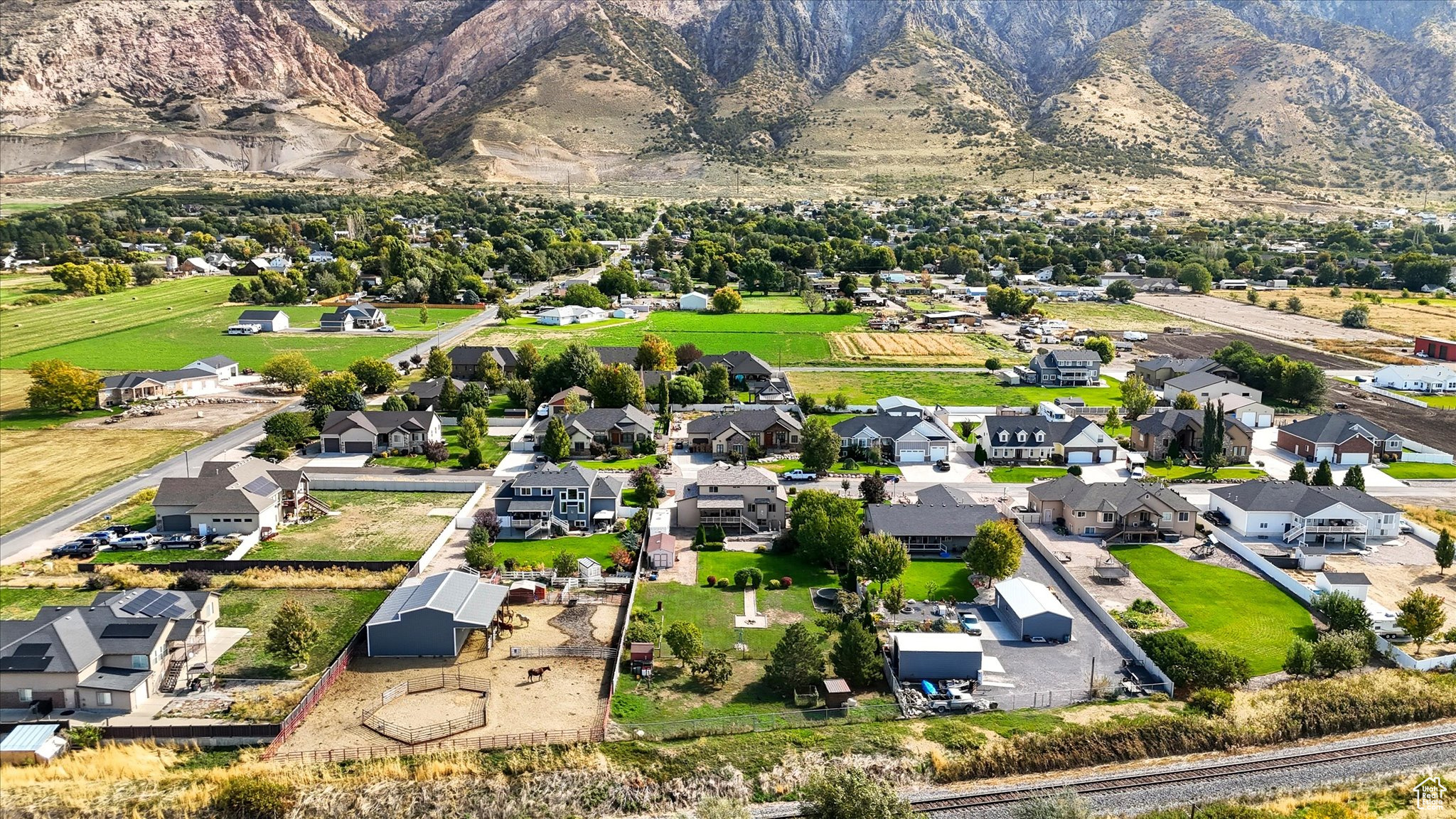 MOUNTAIN SHADOWS - Residential