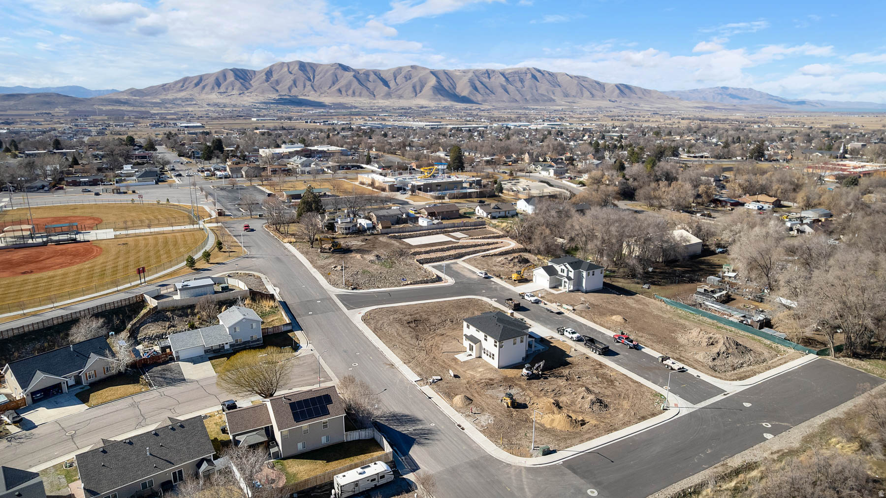 BELLE HOLLOW - Residential