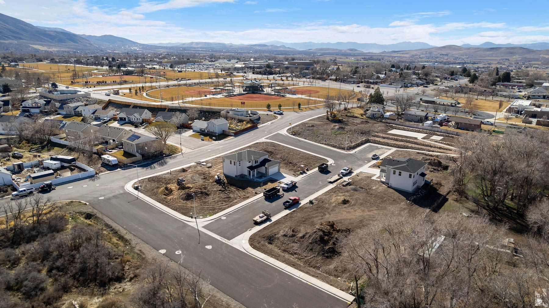 BELLE HOLLOW - Residential