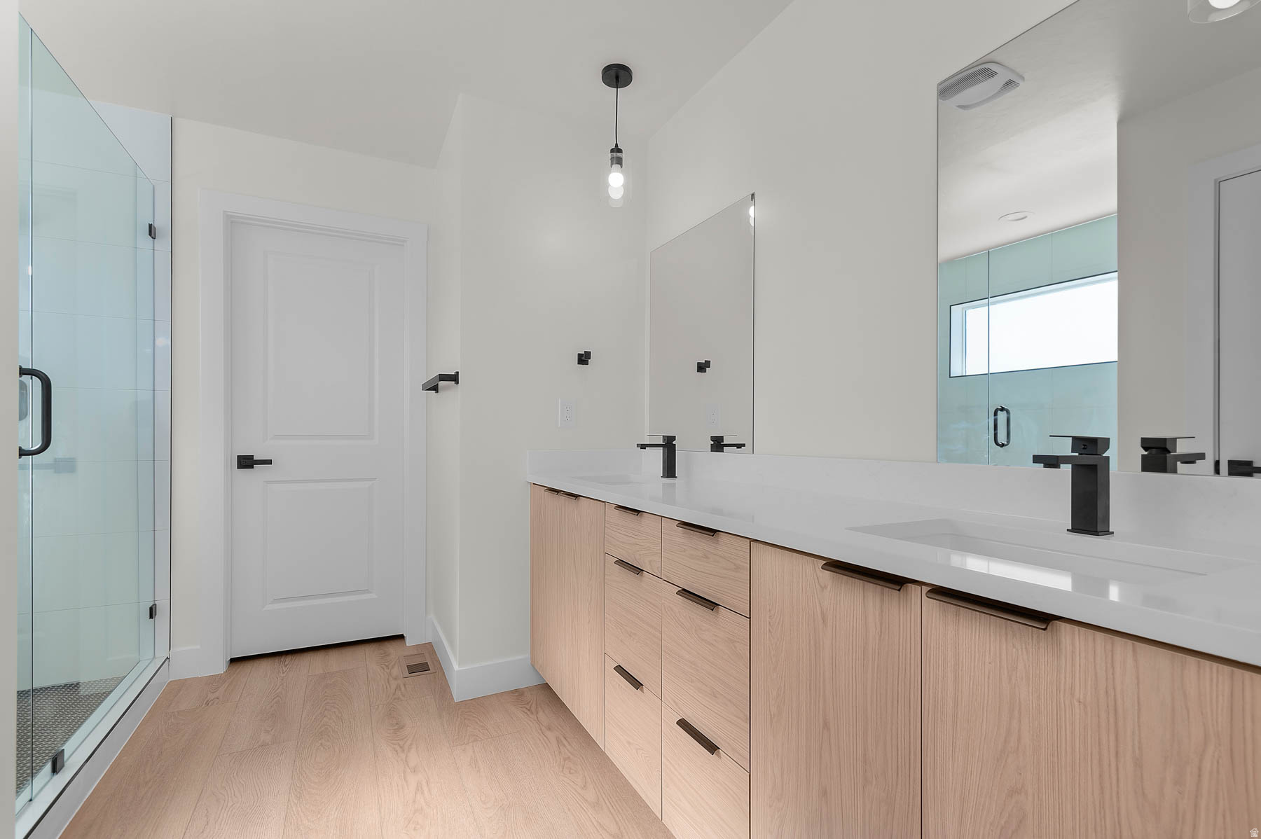 BELLE HOLLOW - Residential