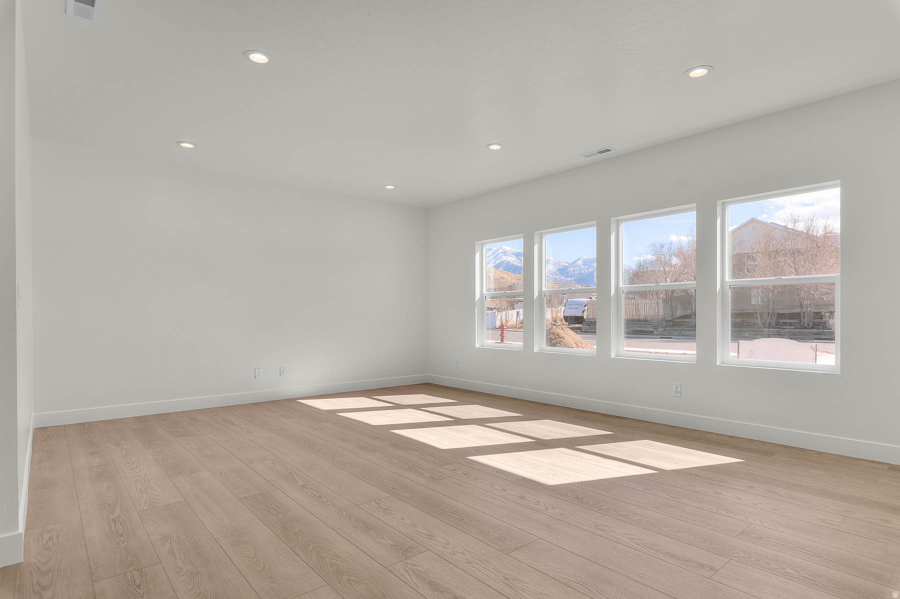 BELLE HOLLOW - Residential