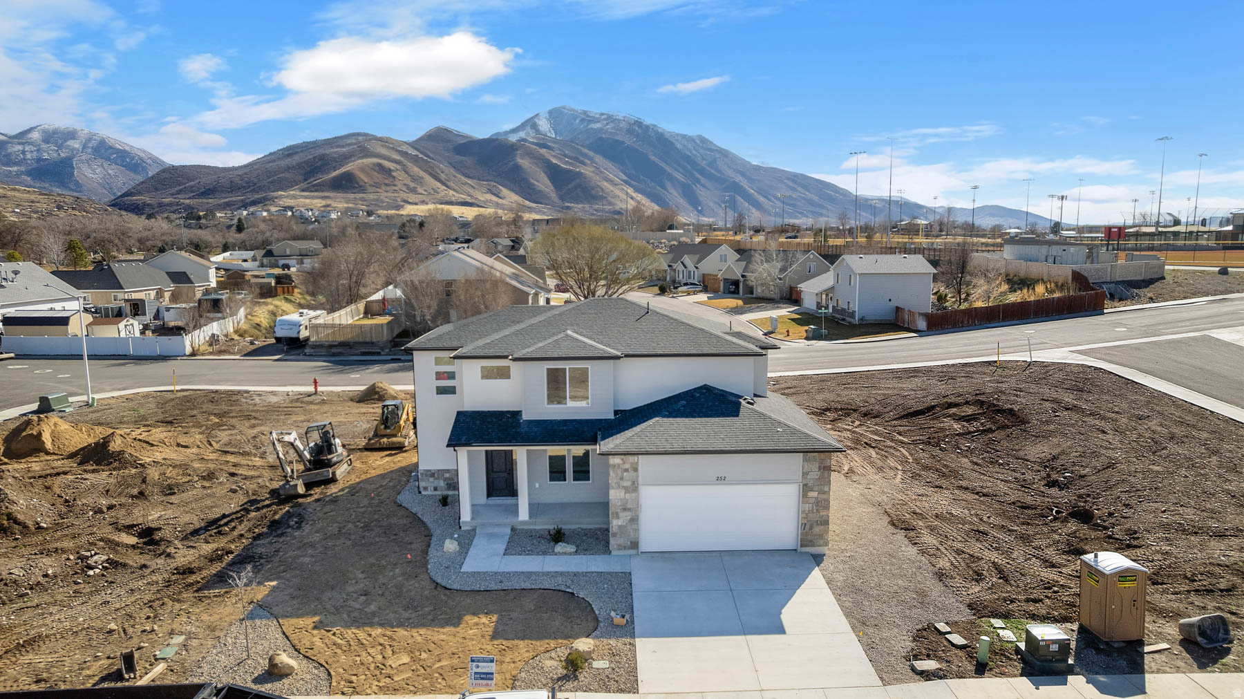 BELLE HOLLOW - Residential