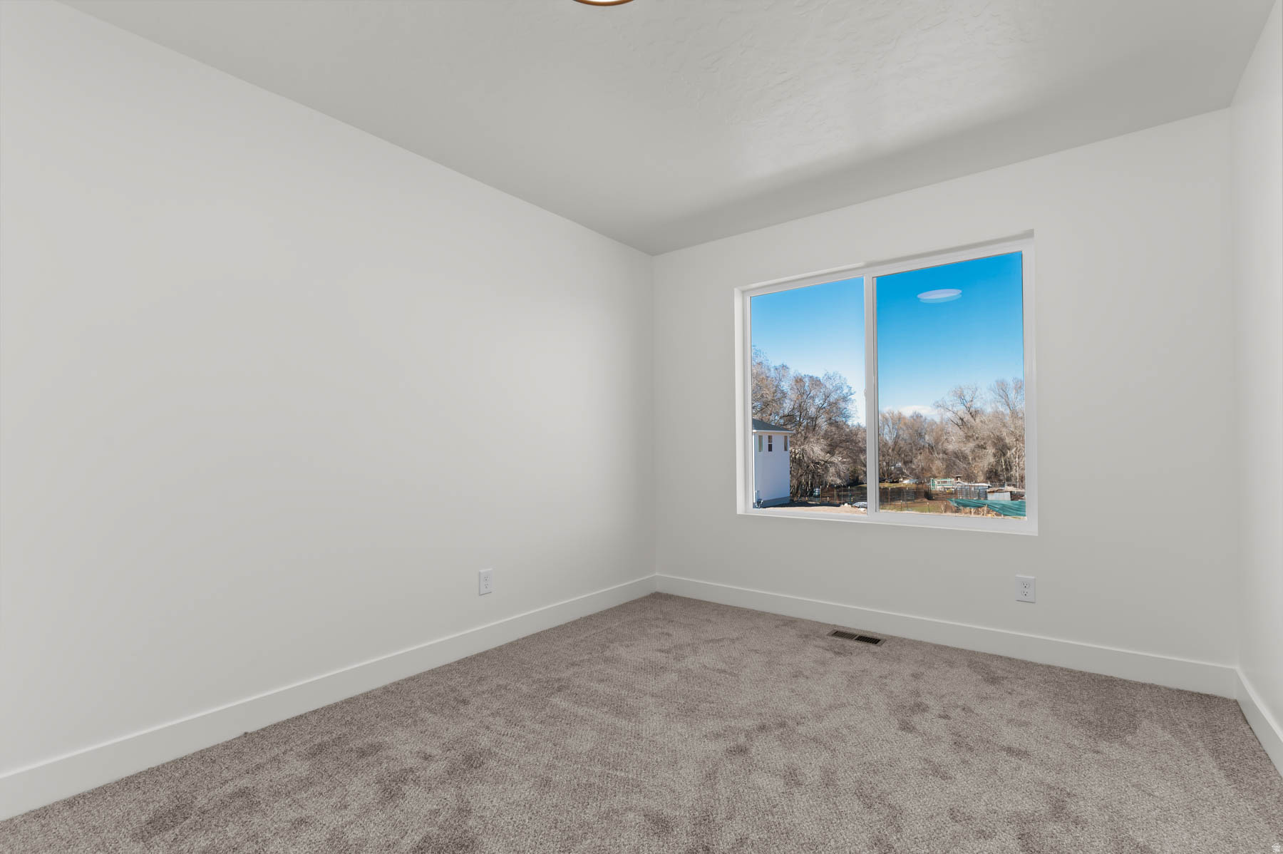 BELLE HOLLOW - Residential