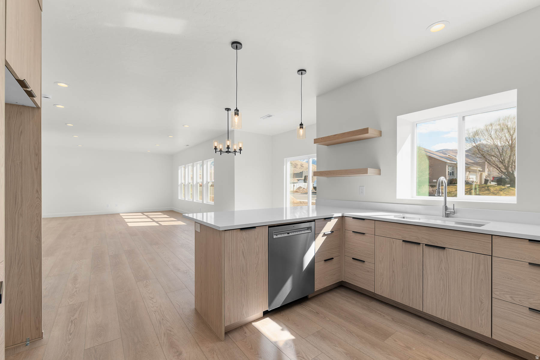 BELLE HOLLOW - Residential