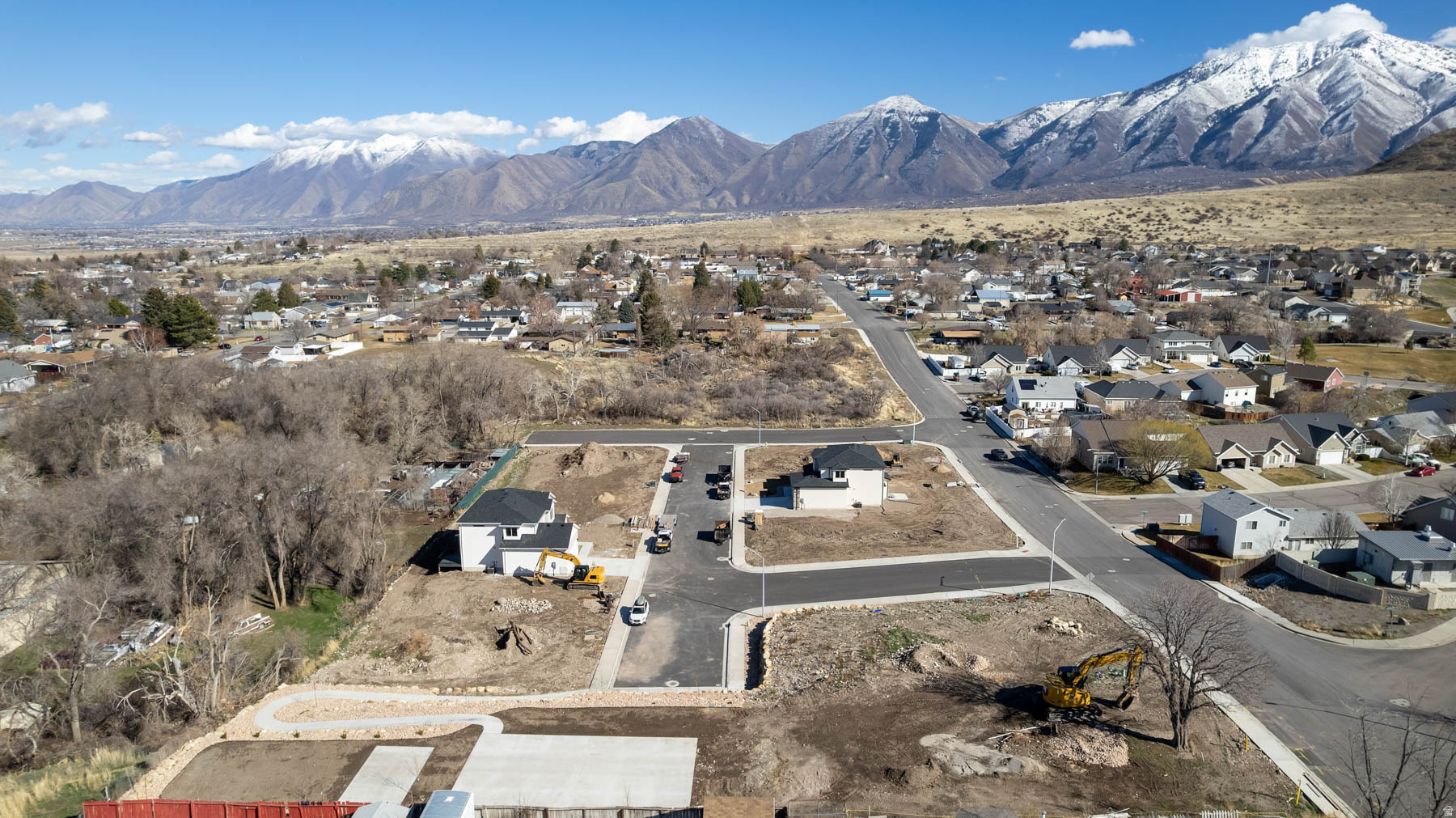 BELLE HOLLOW - Residential