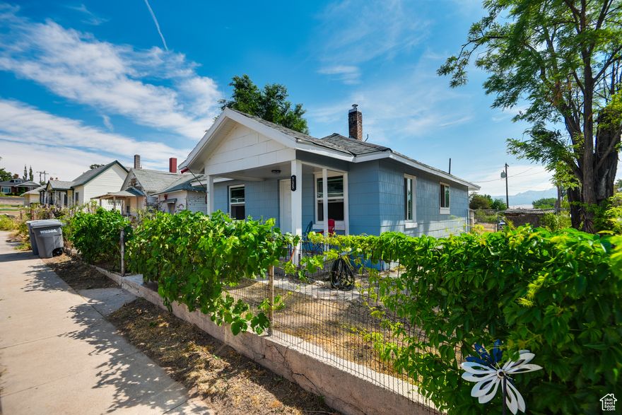 Beautifully updated 3-bed, 1-bath home on 0.17 acres in Milford! Built in 1908 and fully remodeled with new kitchen, flooring, plumbing, and electrical. Features a refinished cast iron tub, detached 2-car garage, and raised garden beds-move-in ready charm
