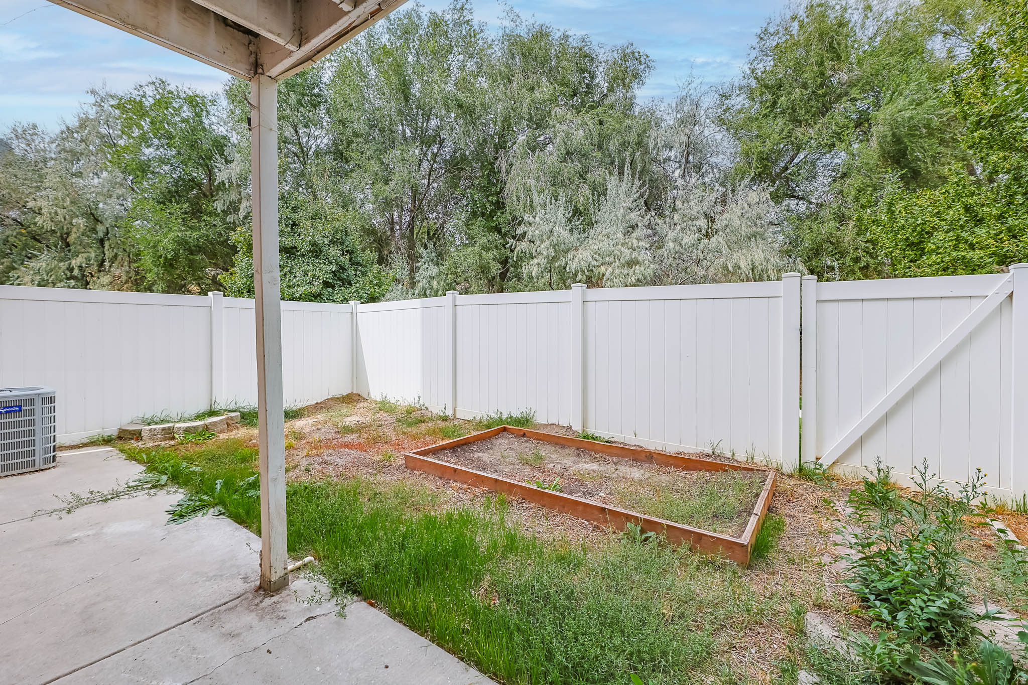 VINTAGE ON THE BLUFFS - Residential