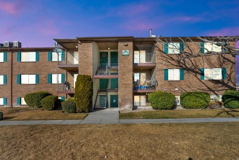 Photo of 4194 S OAK MEADOWS DR #30, Taylorsville, UT 84123 (MLS # 2135636)