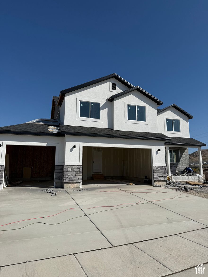 Move In Ready. Beautiful mountain views!