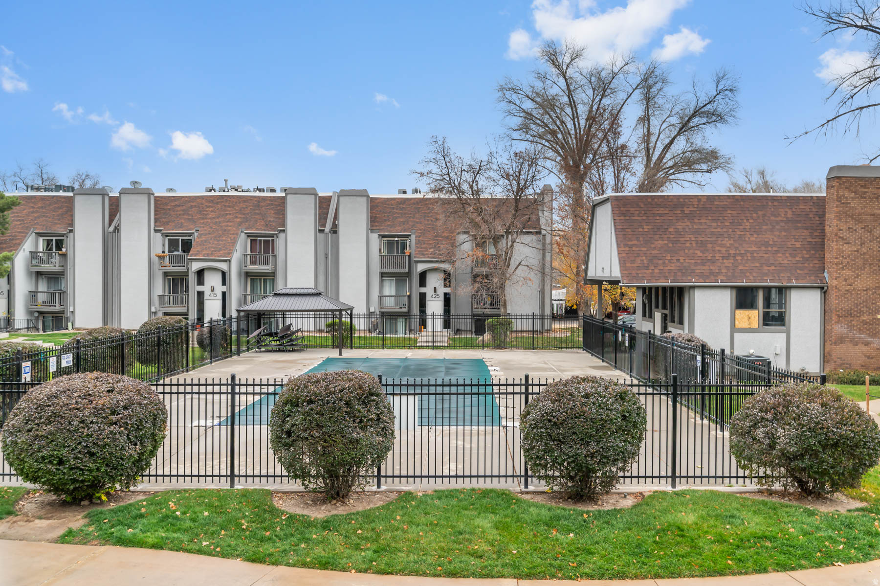 WILLOWBROOK - Residential
