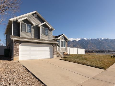 Photo of 1099 E 2125 N, Layton, UT 84040 (MLS # 2133598)