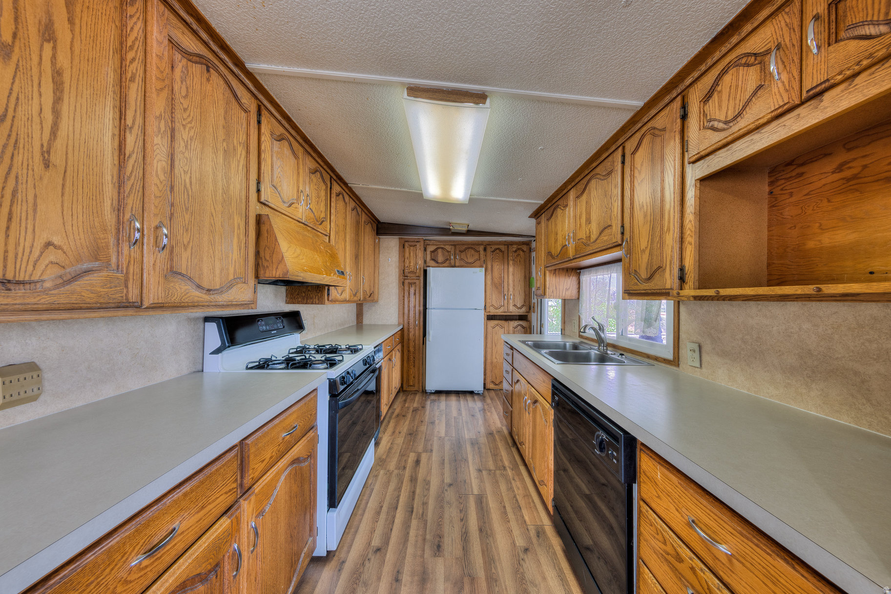 LOPEZ MINOR - Residential