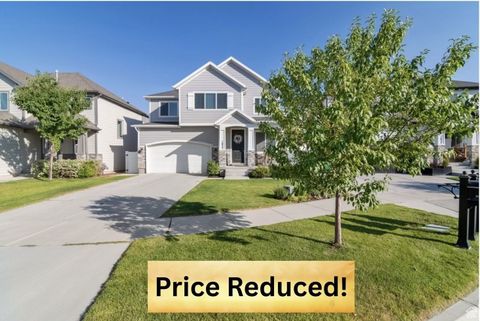 Photo of 1023 W MOLLY PITCHER CIR, Bluffdale, UT 84065 (MLS # 2101399)