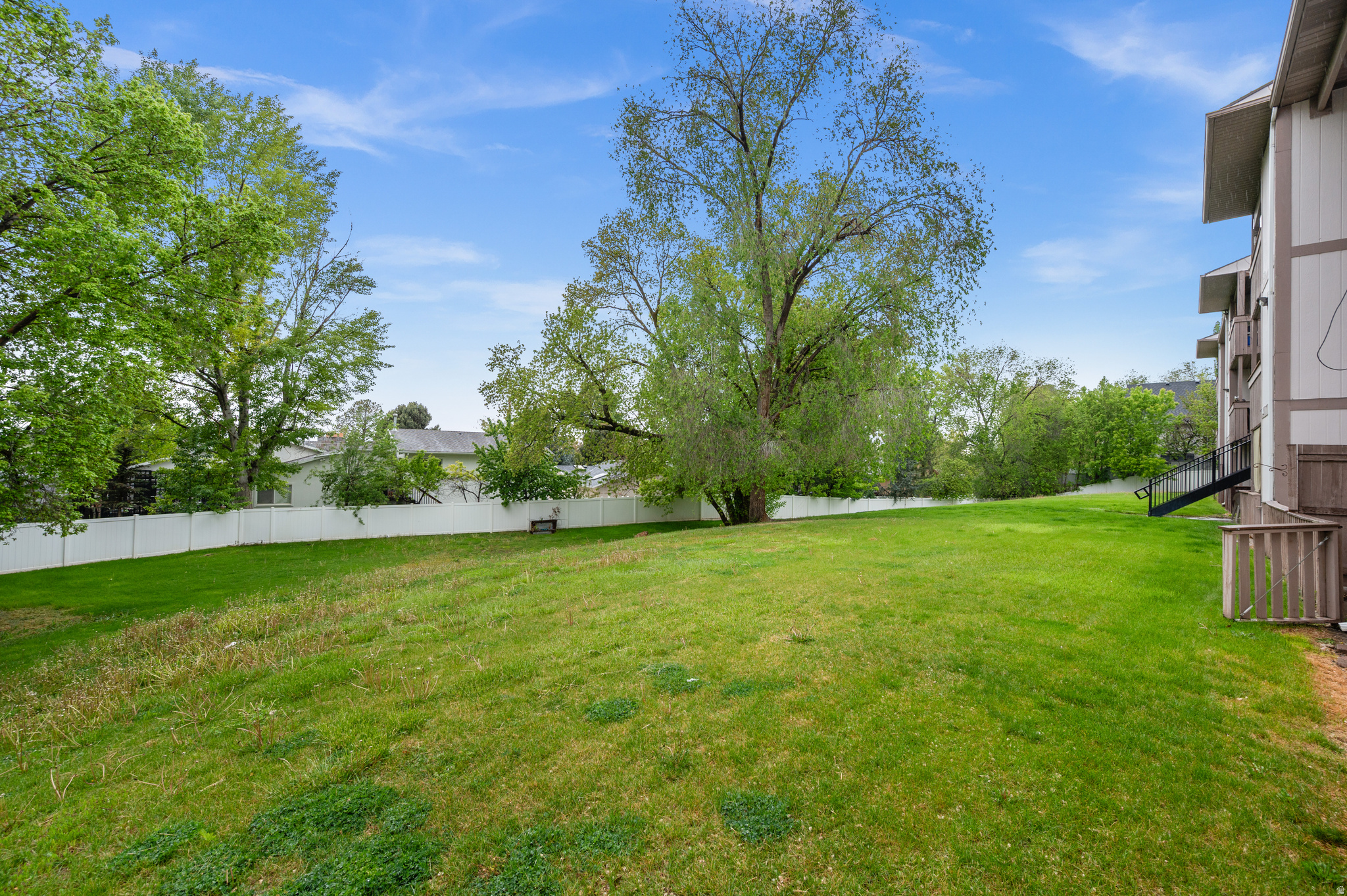 HOLLADAY CREEK COND - Residential