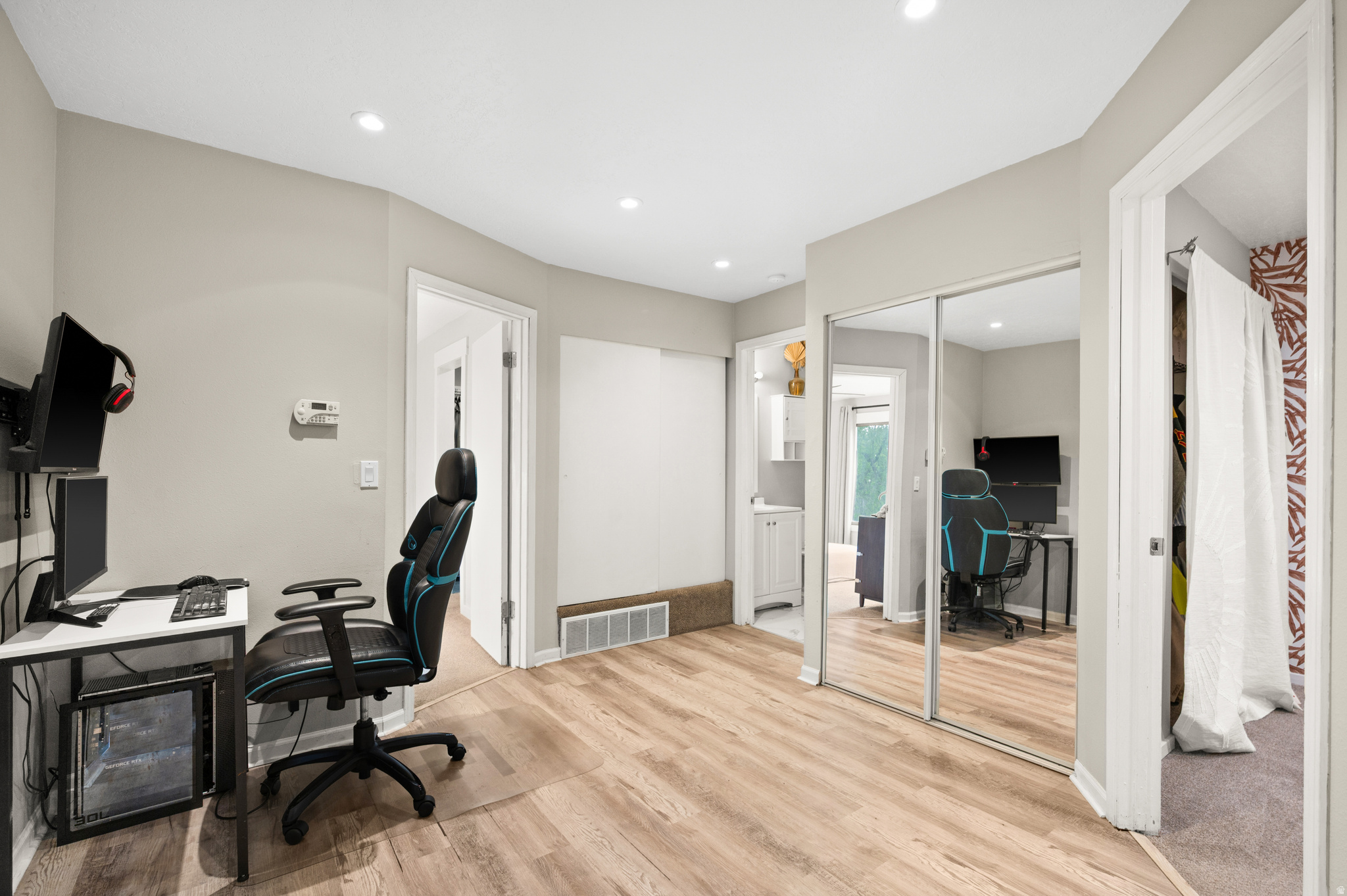 HOLLADAY CREEK COND - Residential