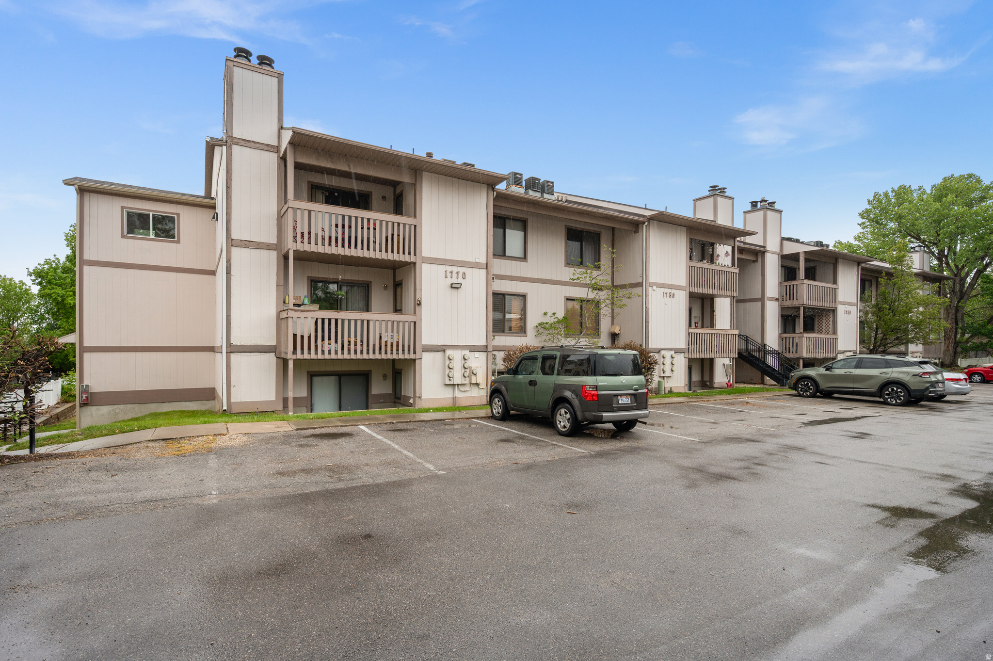 HOLLADAY CREEK COND - Residential