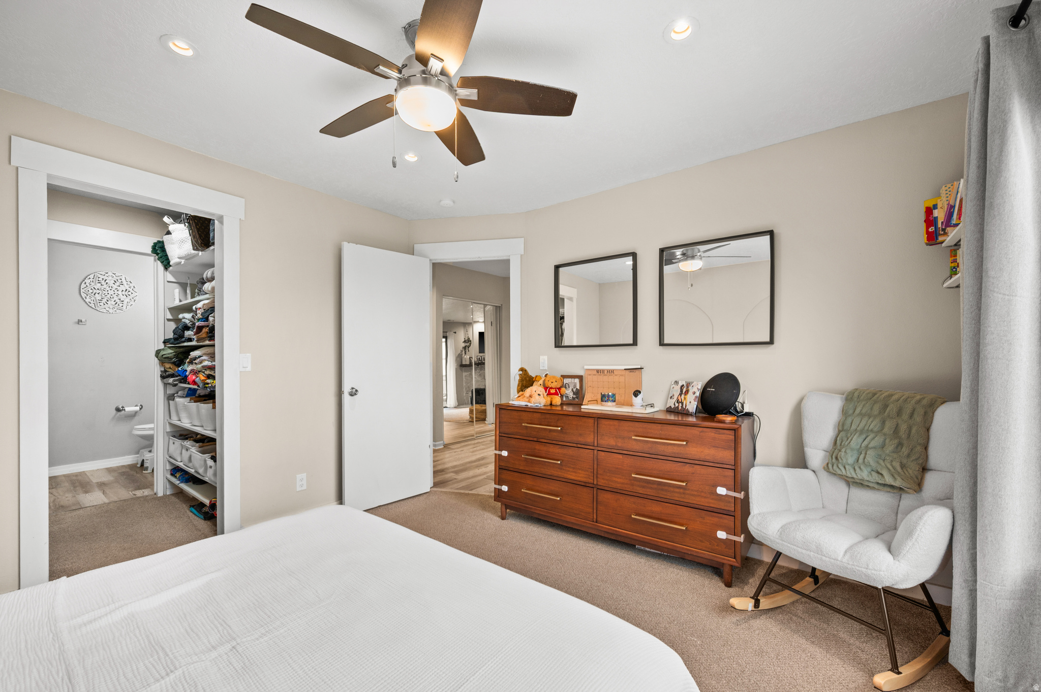 HOLLADAY CREEK COND - Residential