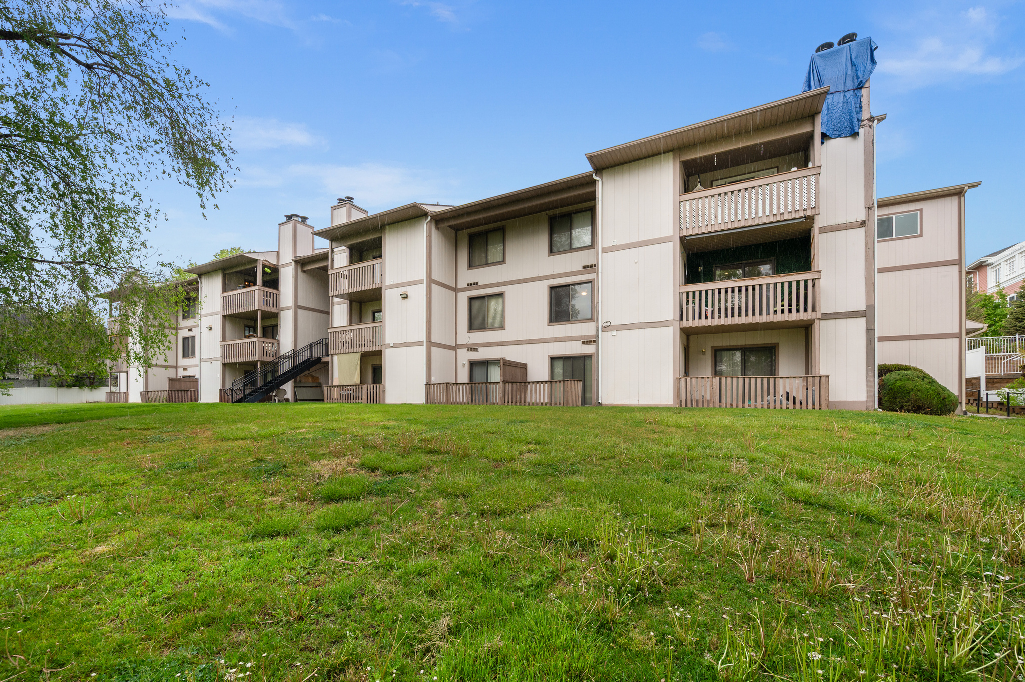 HOLLADAY CREEK COND - Residential