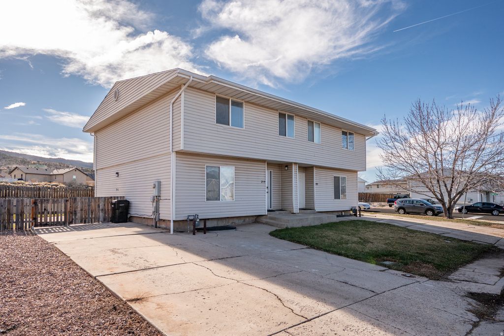 Photo of 289 MOUNTAIN VIEW DR, Cedar City, UT 84720 (MLS # 2126657)