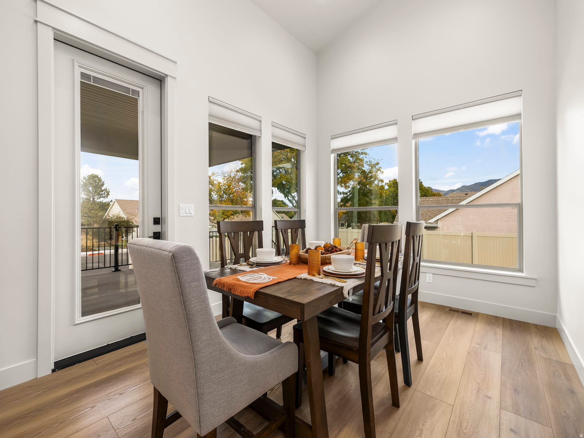 MOUNT LOAFER FLATS - Residential