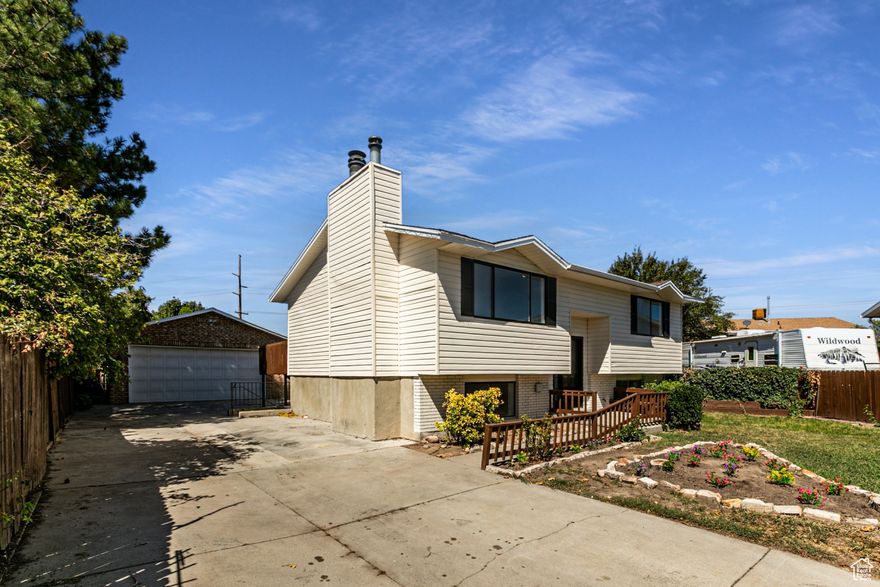 Seller finance terms are outlined as follows: 6.5% interest, the payment will be calculated on a 30-year amortization, minimum down payment of $40,000, and a three-year balloon (Balloon, in case you aren't familiar, means you would need to refinance, or sell the property to pay off seller finance loan within three years of closing). This beautifully renovated Home has it all! Updated kitchen, updated bathrooms, beautiful laminate and luxury vinyl plank, carpet, and paint. It is a nice size lot with a huge, detached garage which has its own workshop. Gigantic deck in the back with beautiful views of the mountains and your own private Haven! Plenty of gathering space inside and out. Don't miss this beauty before it's gone!