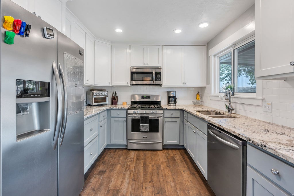 Photo of 669 S 1600 E, Pleasant Grove, UT 84062 (MLS # 2164157)
