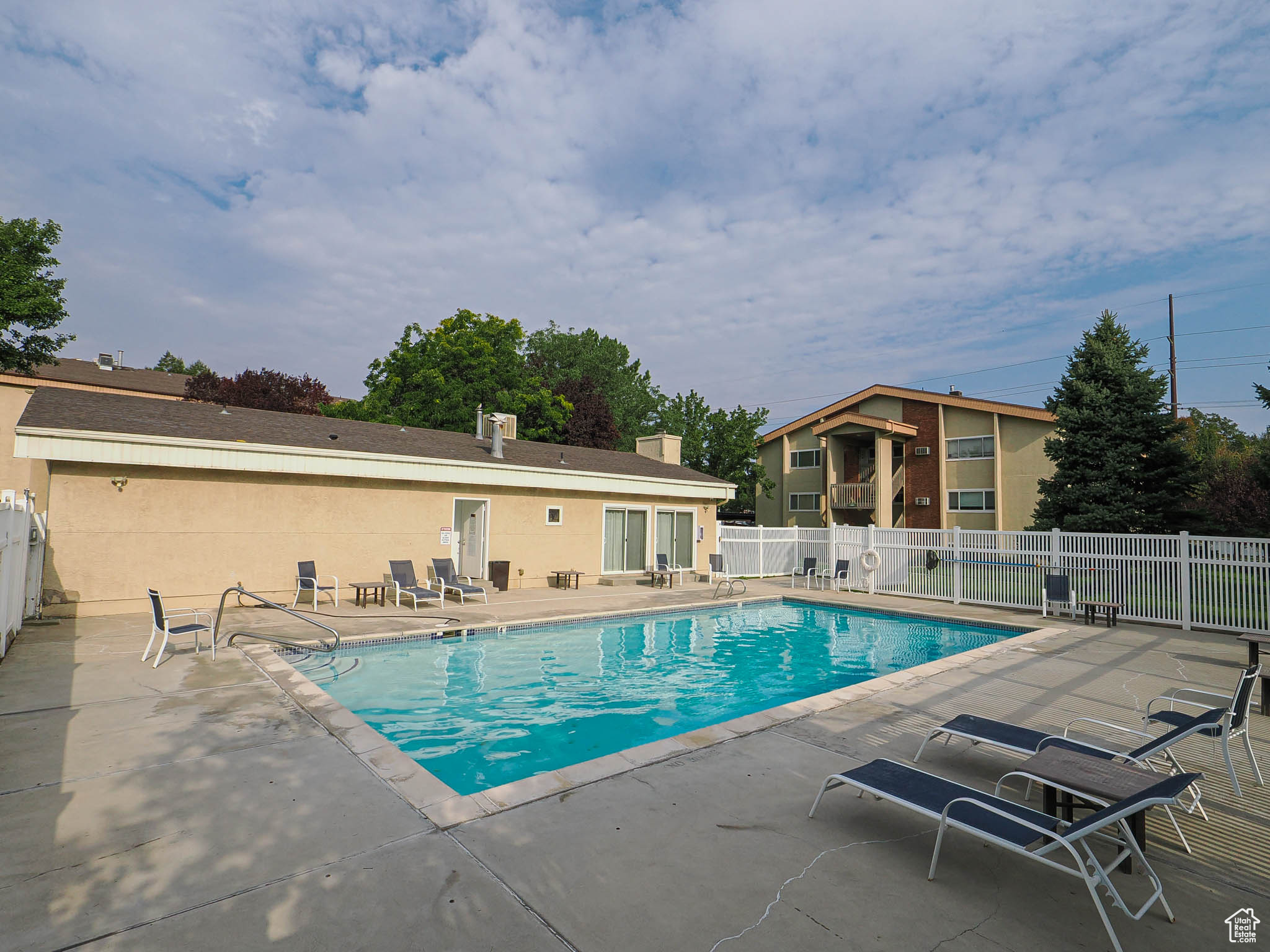 COUNTRY WOOD ESTATES - Residential