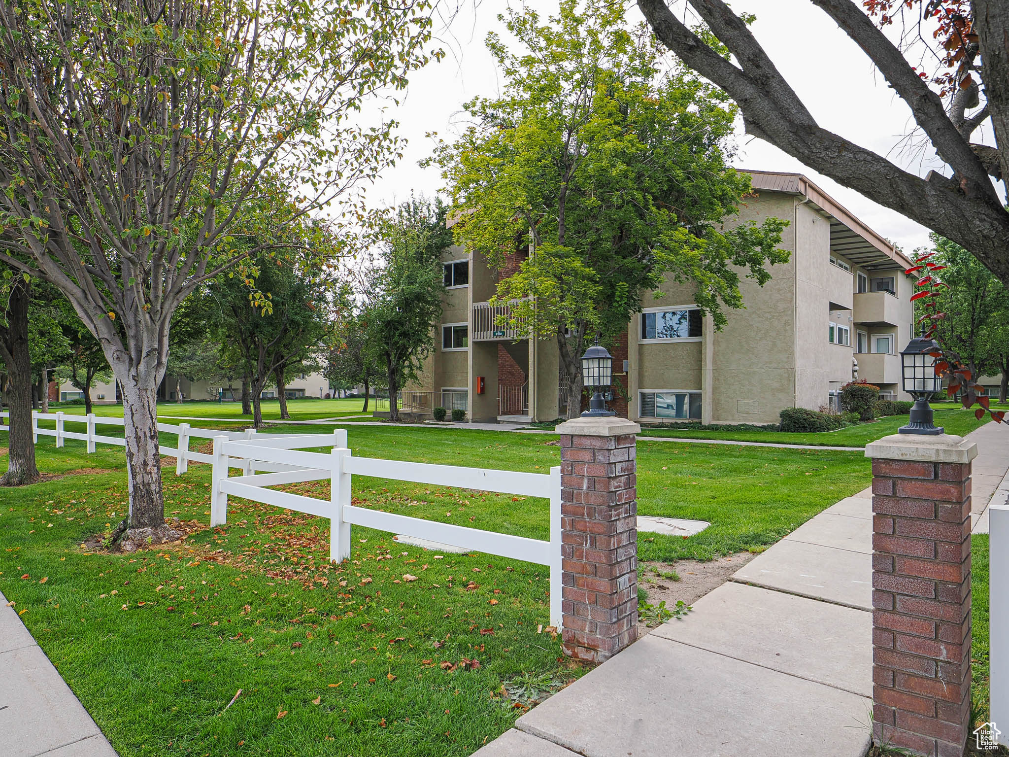 COUNTRY WOOD ESTATES - Residential