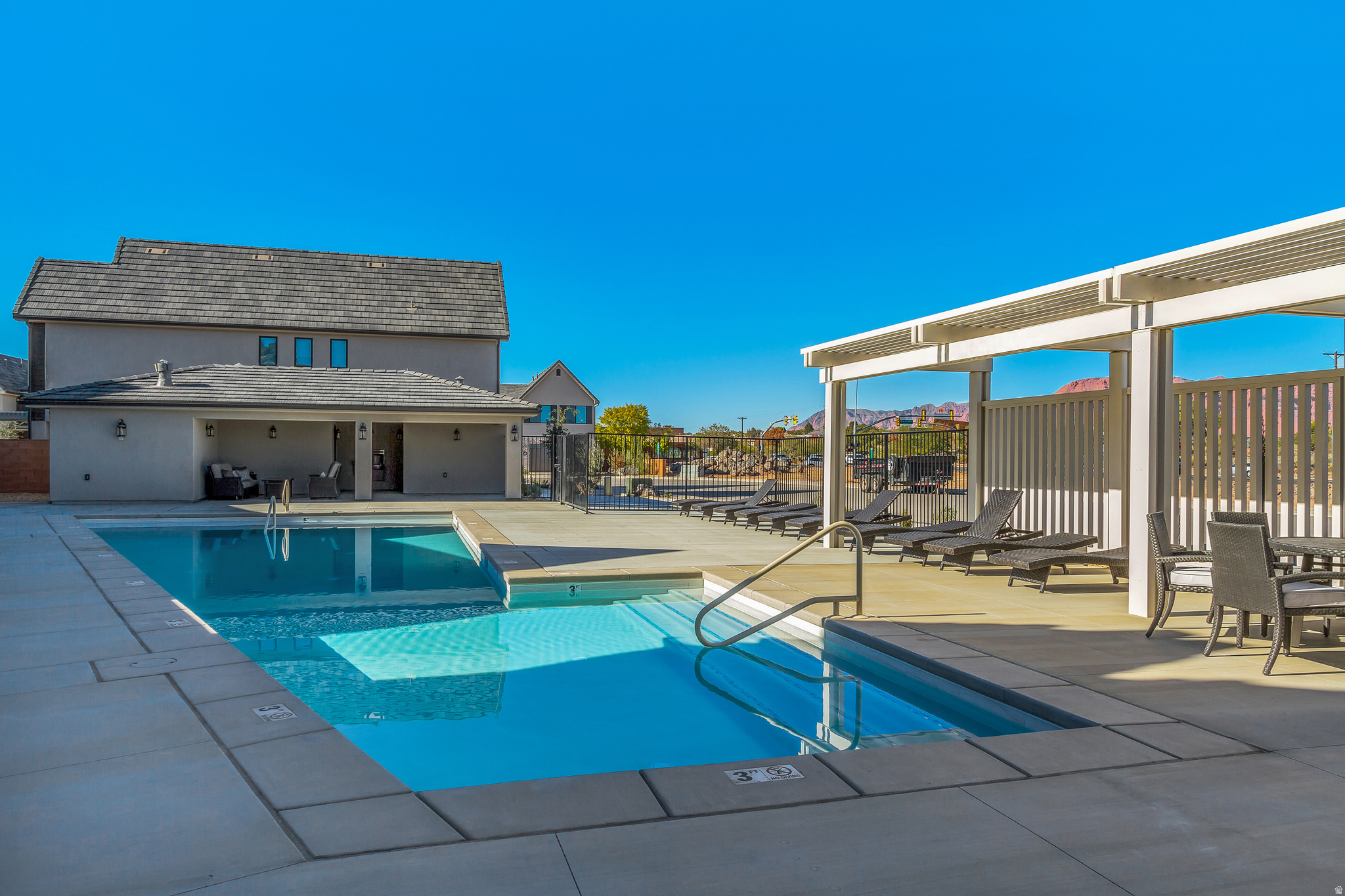 HERITAGE POINTE - Residential