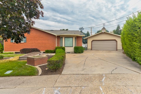 Tiny photo for 306 N 650 E, Kaysville, UT 84037 (MLS # 2173757)