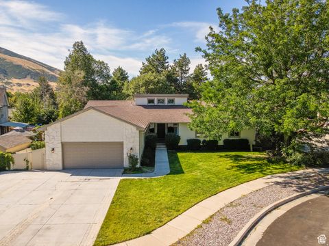 Photo of 1644 E PEBBLE BEACH CIR S, Sandy, UT 84092 (MLS # 2123537) Photo of 1644 E PEBBLE BEACH CIR S, Sandy, UT 84092 (MLS # 2123537)