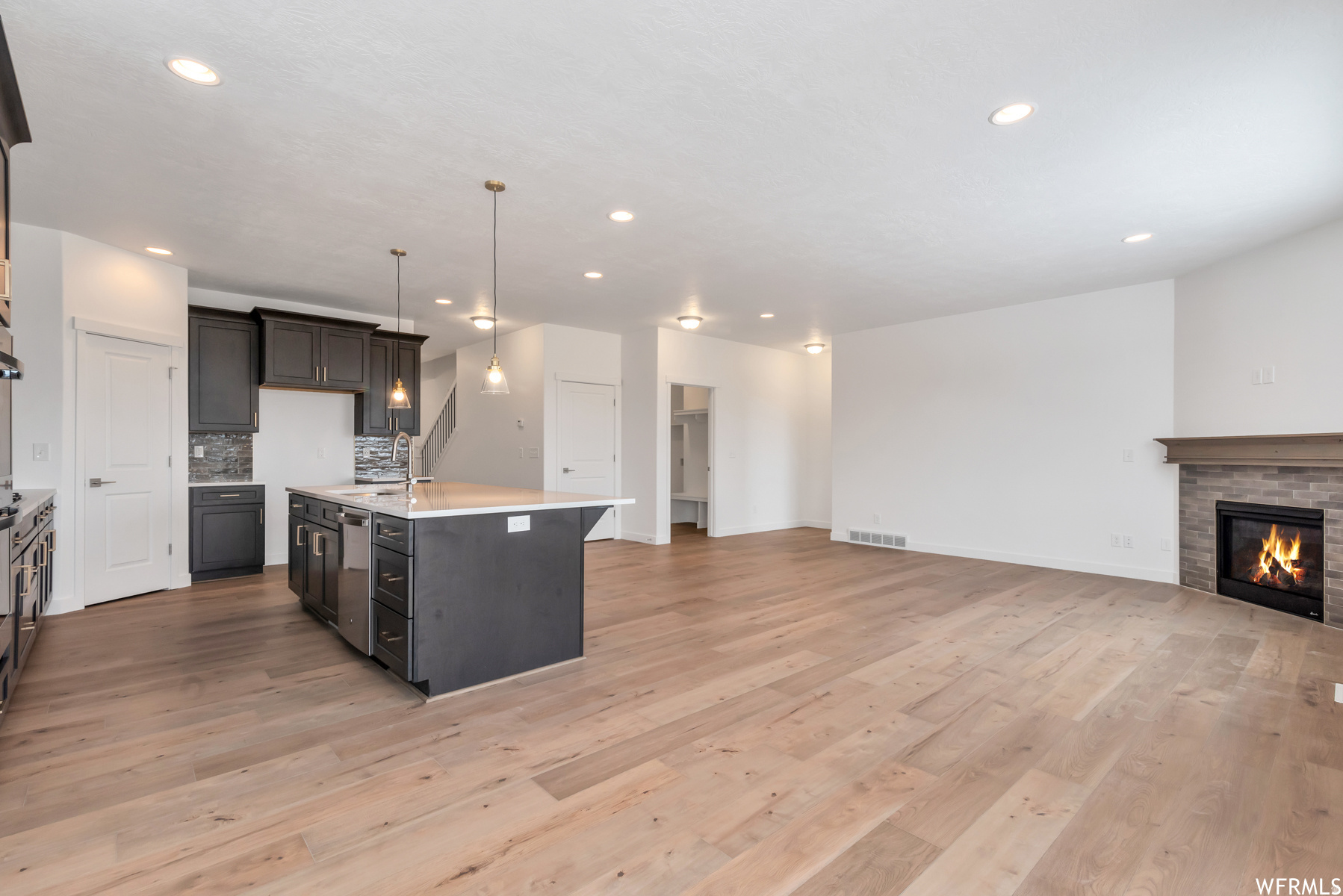 RIVERSIDE ESTATES - Residential